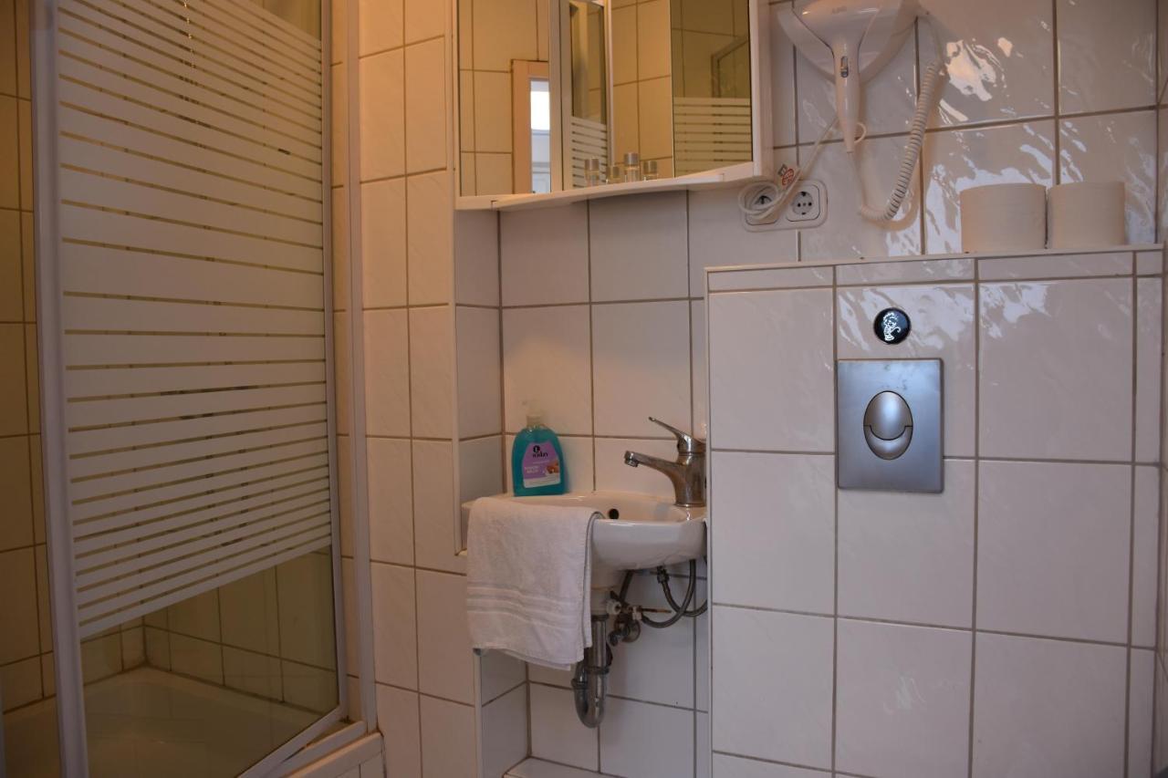Hotel Schaum Dusseldorf Bagian luar foto